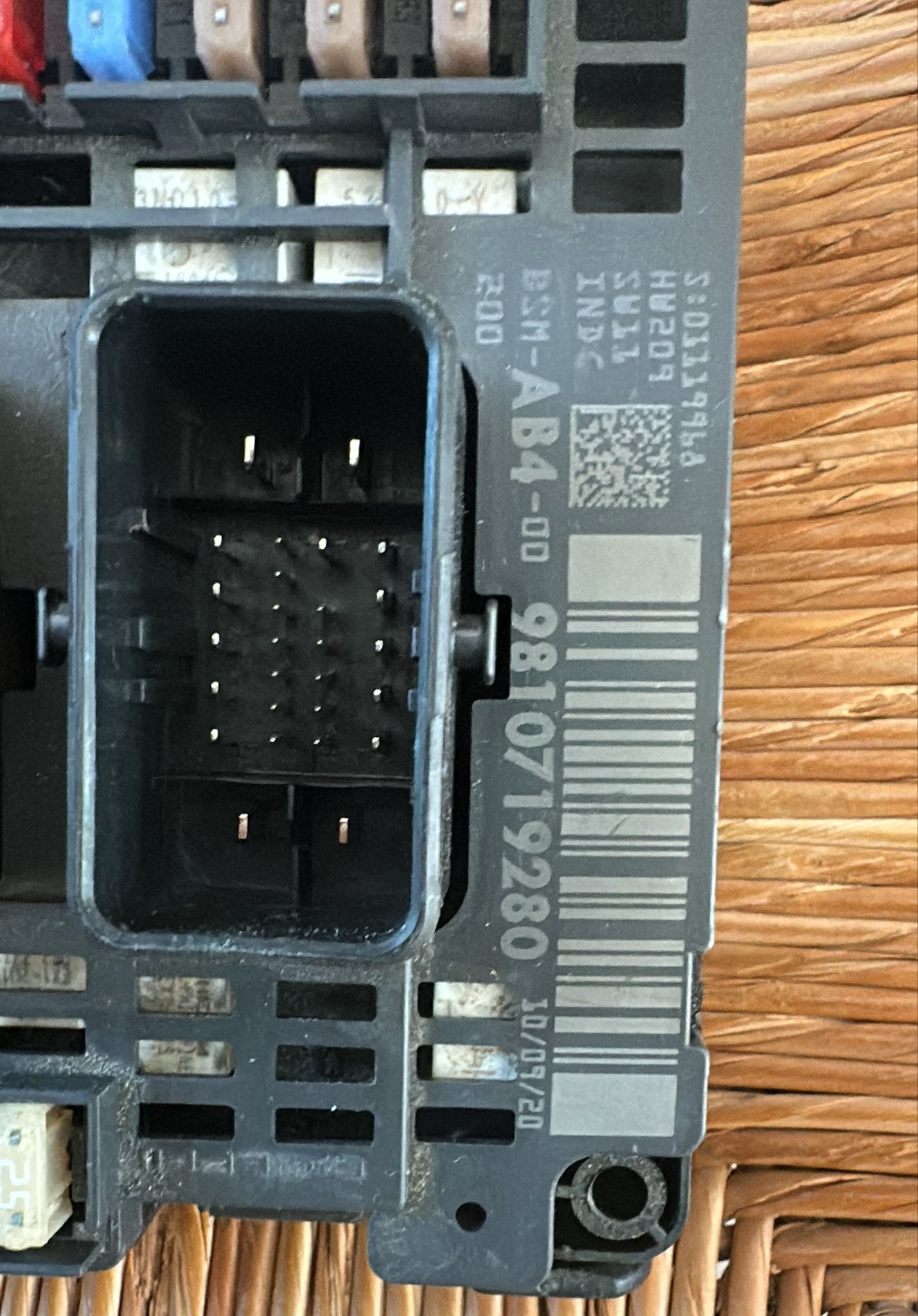 Modulo scatola fusibili 9810719280 per Citroen DS5/Peugeot 508 1.6 2.0 HDI BSM-AB4