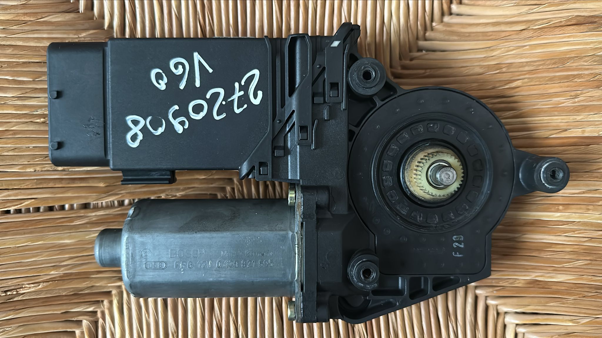 MOTORINO ALZACRISTALLO PORTA ANT. SX. VOLKSWAGEN GOLF 9776-105404-301