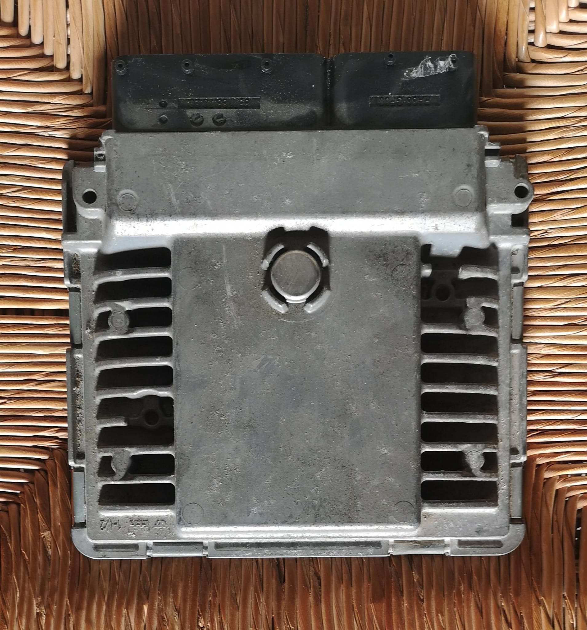 ECU VOLKSWAGEN GOLF 1.2 03F906070BJ CONTINENTAL 5WP44615