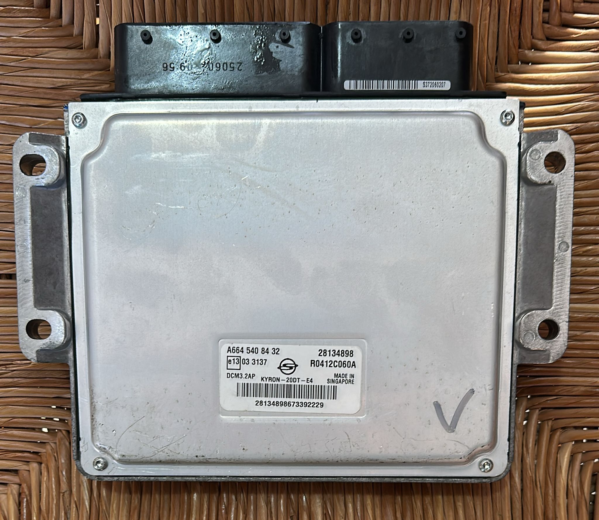 Centralina Motore Delphi 28134898 A6645408432 DCM3.7AP SSANGYONG Benzina