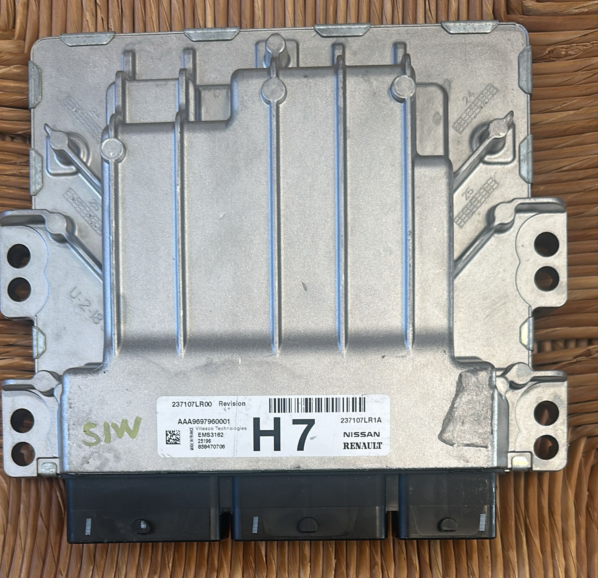 ecu centralina aaa9697960001 ems3162 237107LR00 vitesco H7 aaa 9697960001 nissan renault