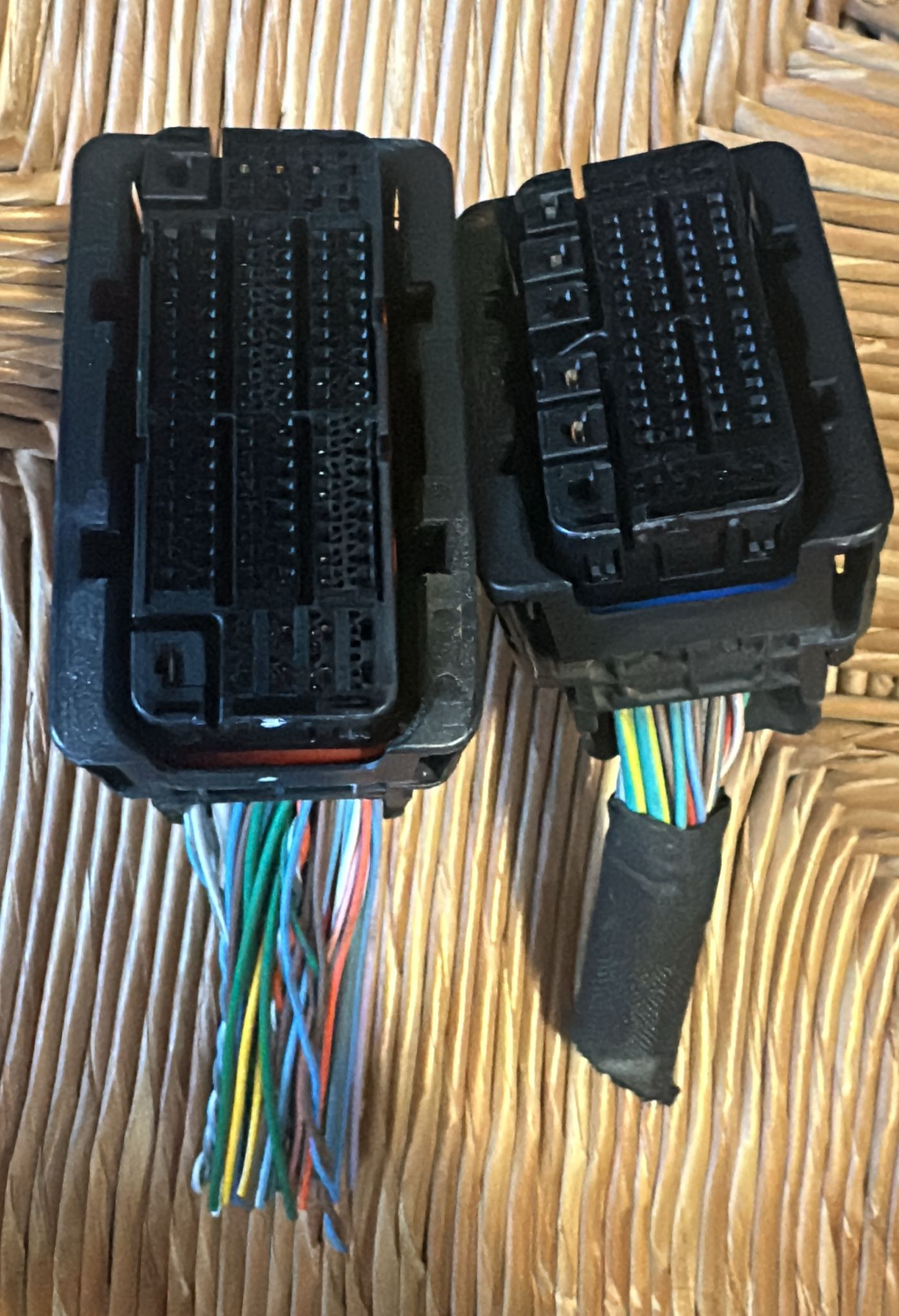 CONNETTORE SPINOTTI PEUGEOUT 208 V56.12 34853012100 34854111313