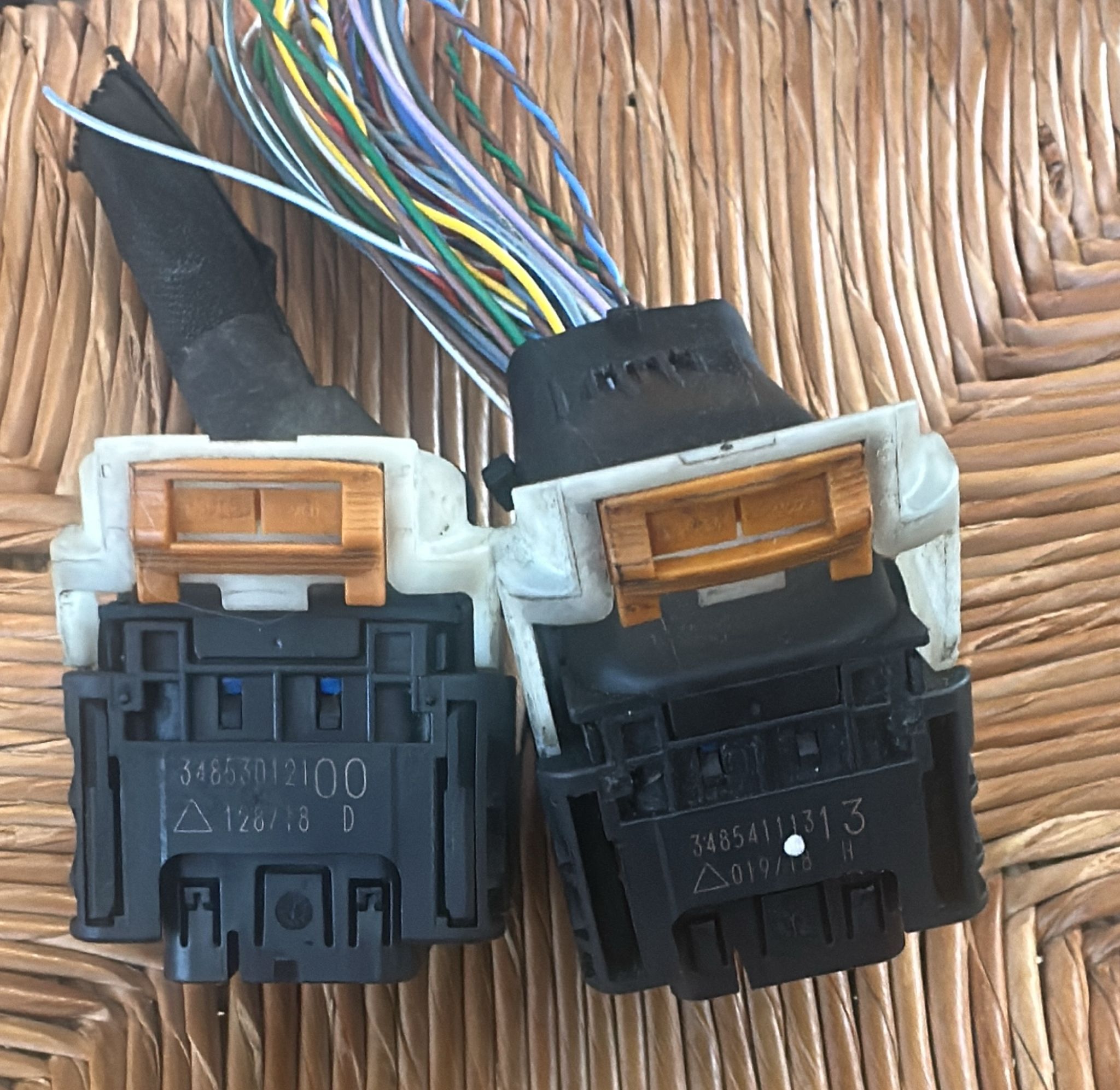 CONNETTORE SPINOTTI PEUGEOUT 208 V56.12 34854111313 34853012100