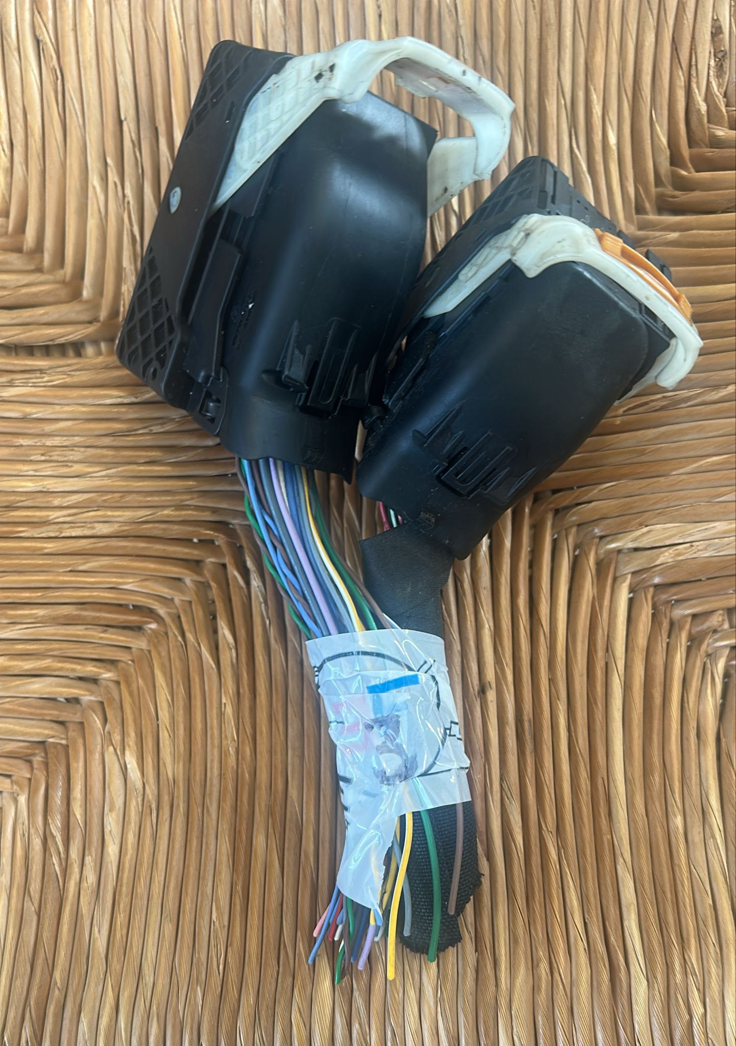 CONNETTORE SPINOTTI PEUGEOUT 208 V56.12 34854111313 34853012100