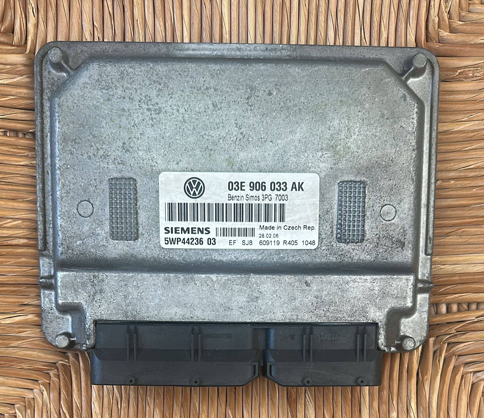 Centralina motore Vw Polo 9n3 dal 2005 al 2009 cod 03e906033ak 5wp4423603