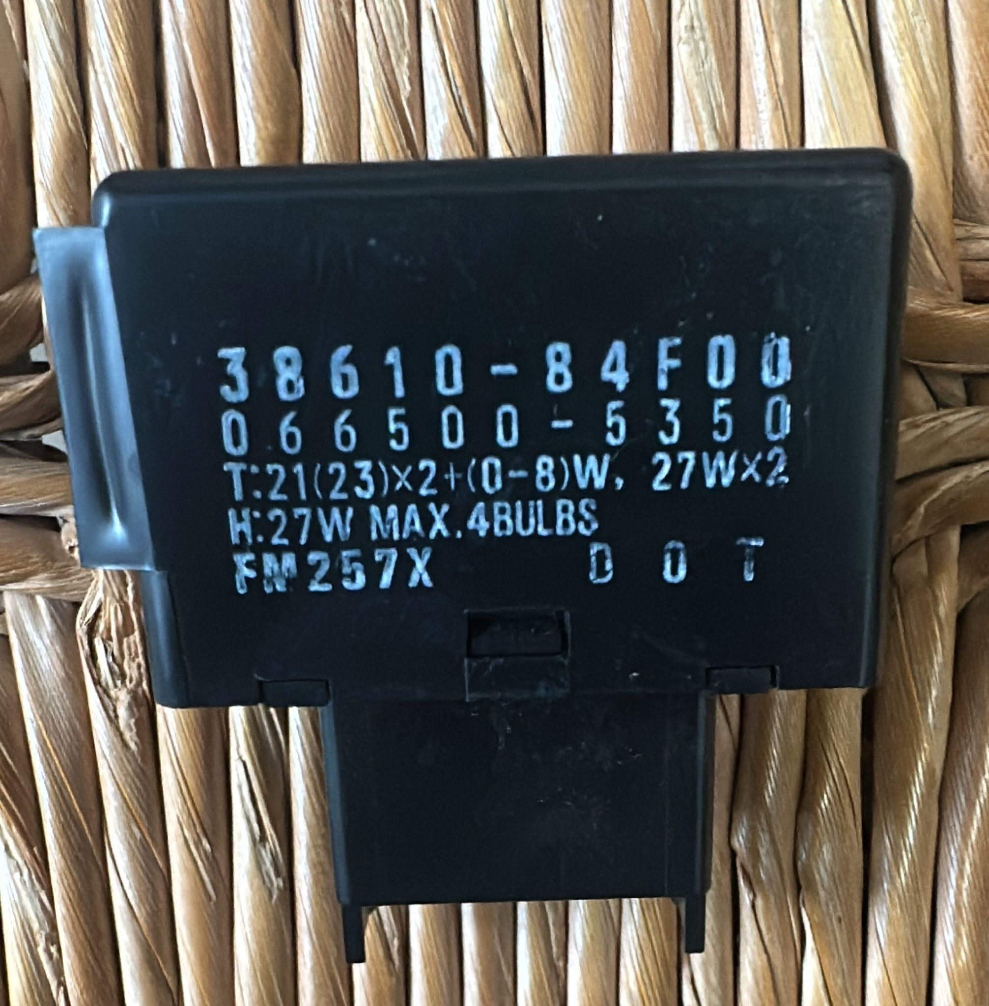 Centralina Fusibili Suzuki Jimny (05>12<) 1.5 DDiS (63kw) 4WD SUV 3p/d/1461cc 3861084F00