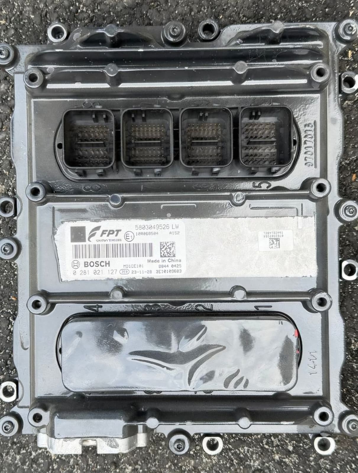 0281021127 MD1CE101 5803049526 LW 10R068504 CENTRALINA MOTORE ECU BOSCH PER IVECO S-WAY