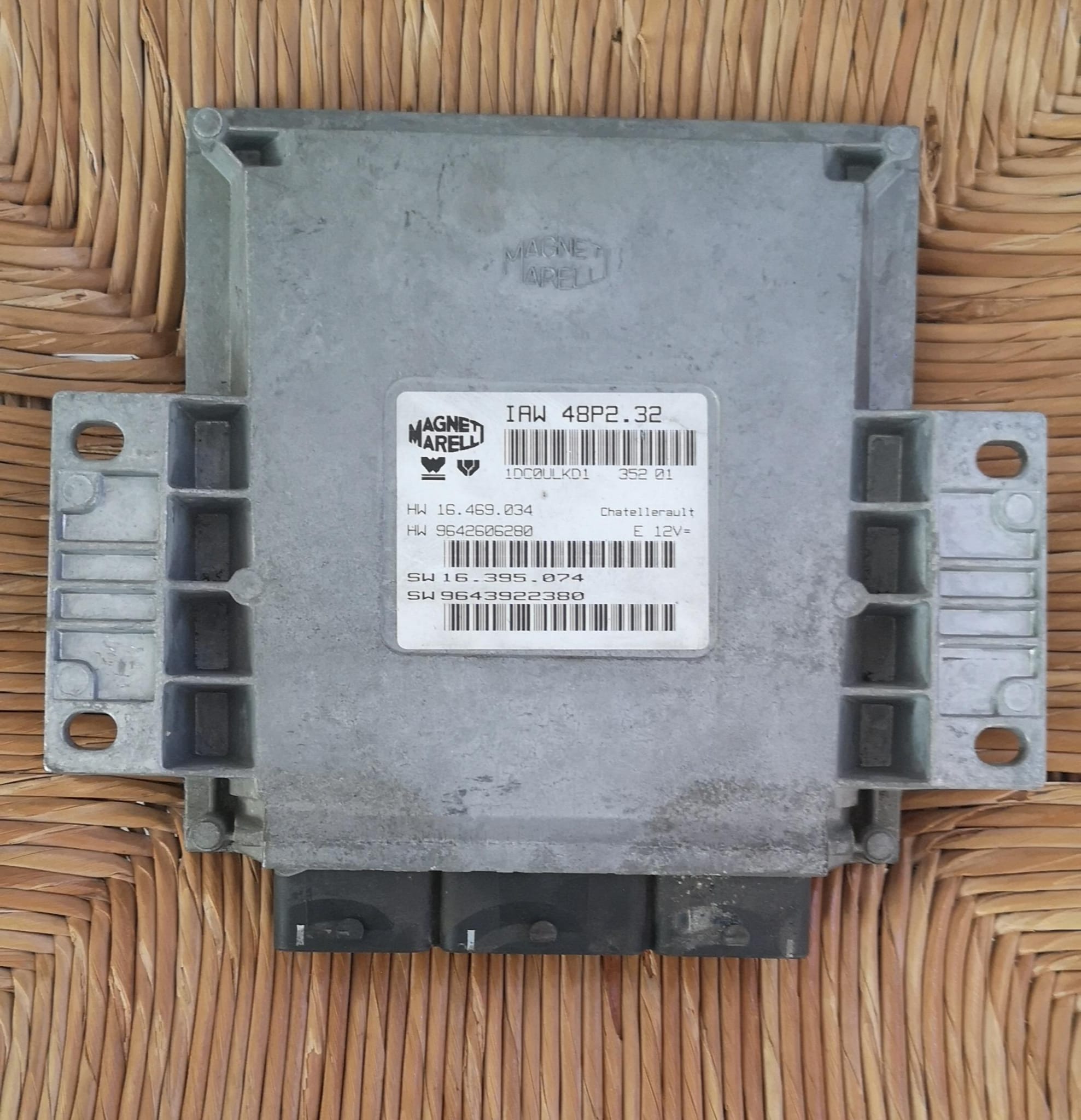 ECU PEUGEOT  IAW 48P2.32 HW 9642606280 SW 9643922380