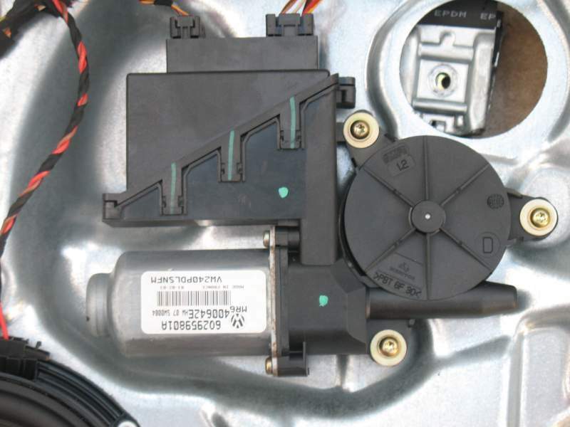 Motore finestrino anteriore Seat Ibiza IV (6L1), 6Q2959801A