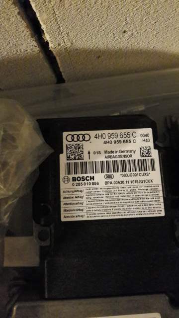 AUDI A6 A8 S8 SRS Airbag Sensor ECU 4H0959655C Bosch 0285010856