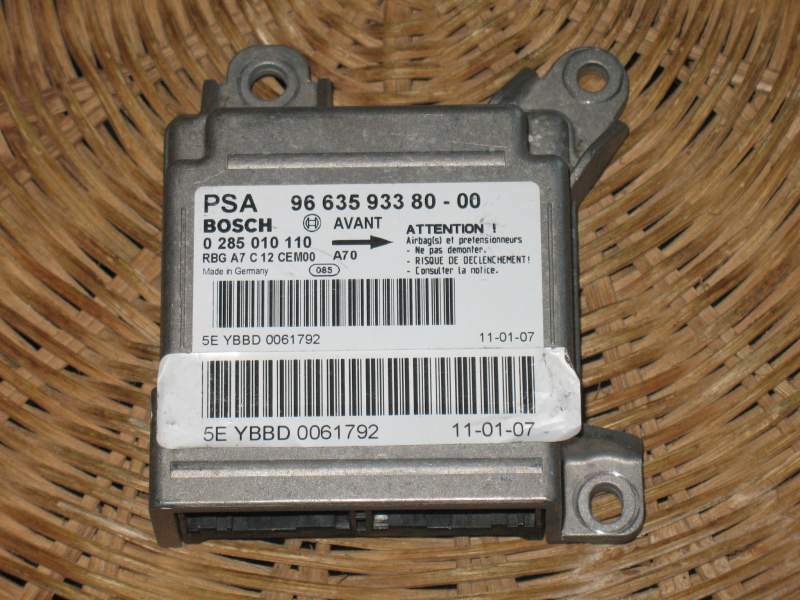 ECU Peugeot 207 1.4 2006 PSA 9663593380-00 airbag 0285010110