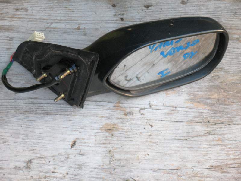 Toyota Ipsum-Side speccho (a destra) TOYOTA FUN CARGO yaris verso