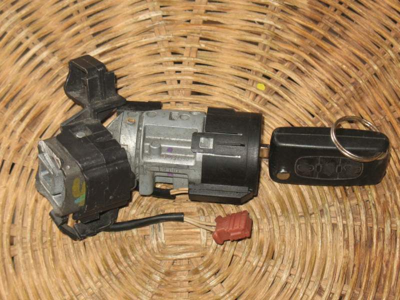 Blocchetto CHIAVE N0502073 Peugeot 407 Citroen C4 C2 2003 - 2010