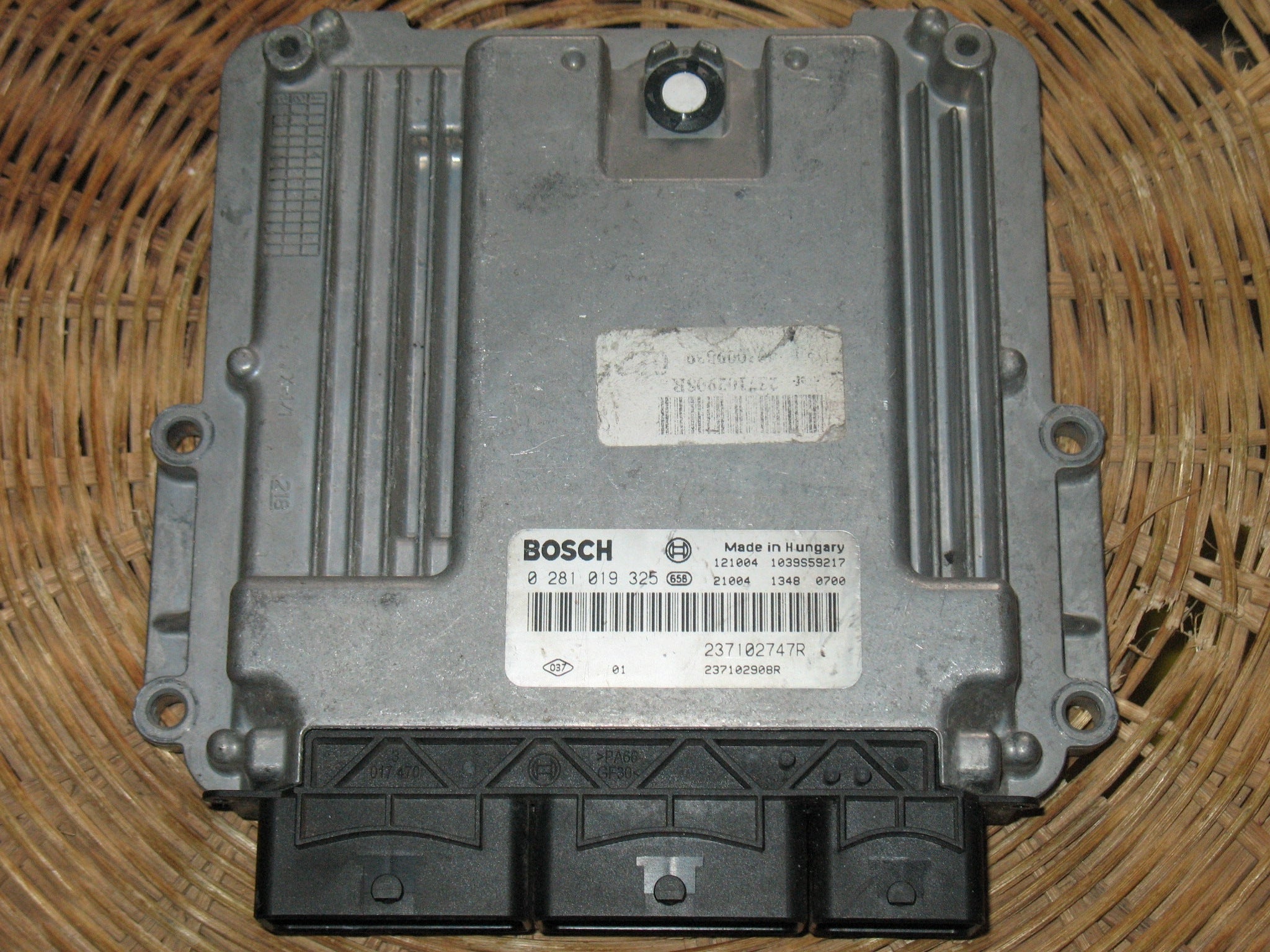 Ecu renault kangoo 1.5 dci diesel bosch 0281019325 237102747r EDC 17C42-3.33