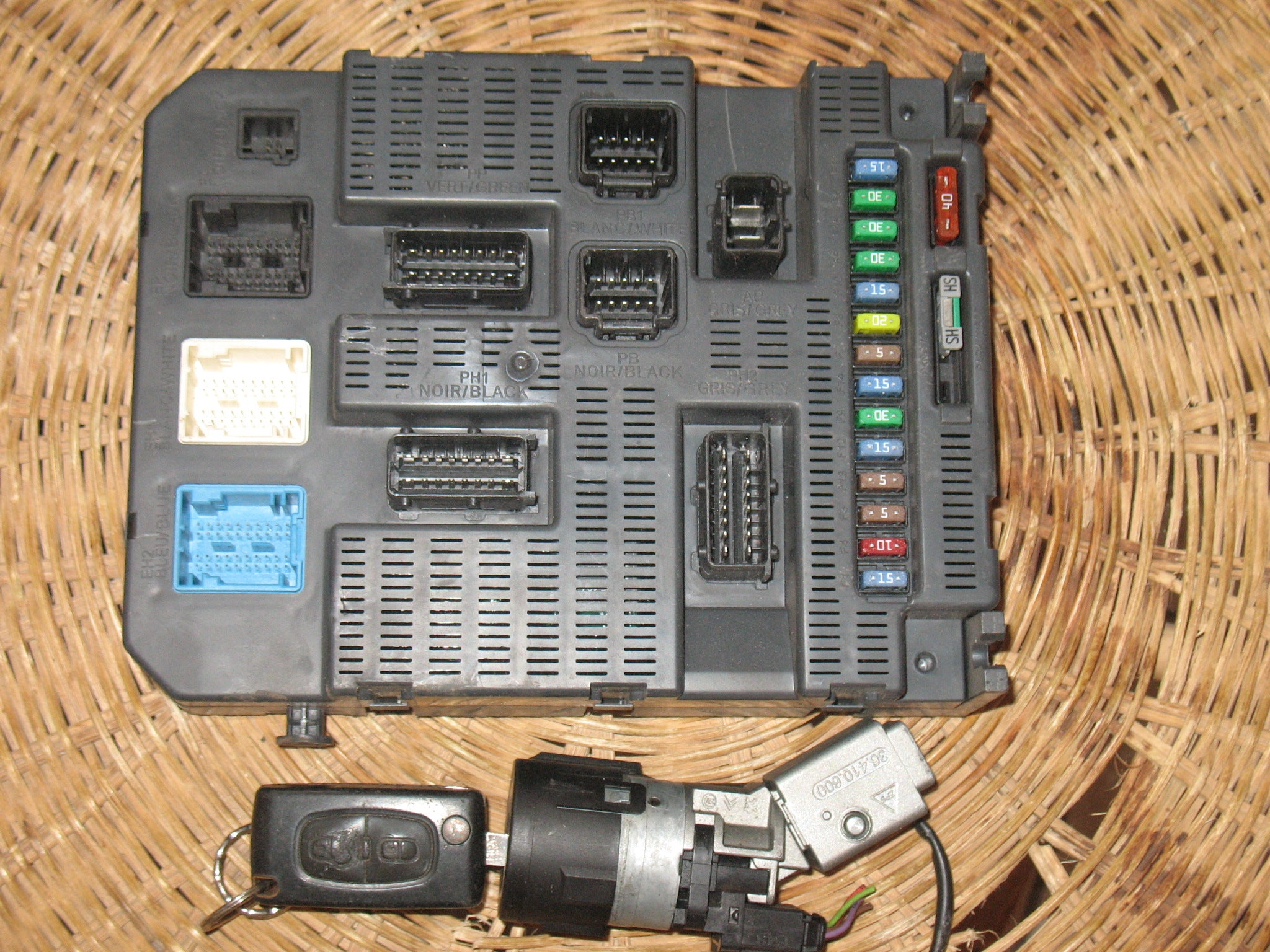 BSI 2004 P02-00 BLOCCASTERZO PEUGEOT 207 36410600 BSI 9663798180