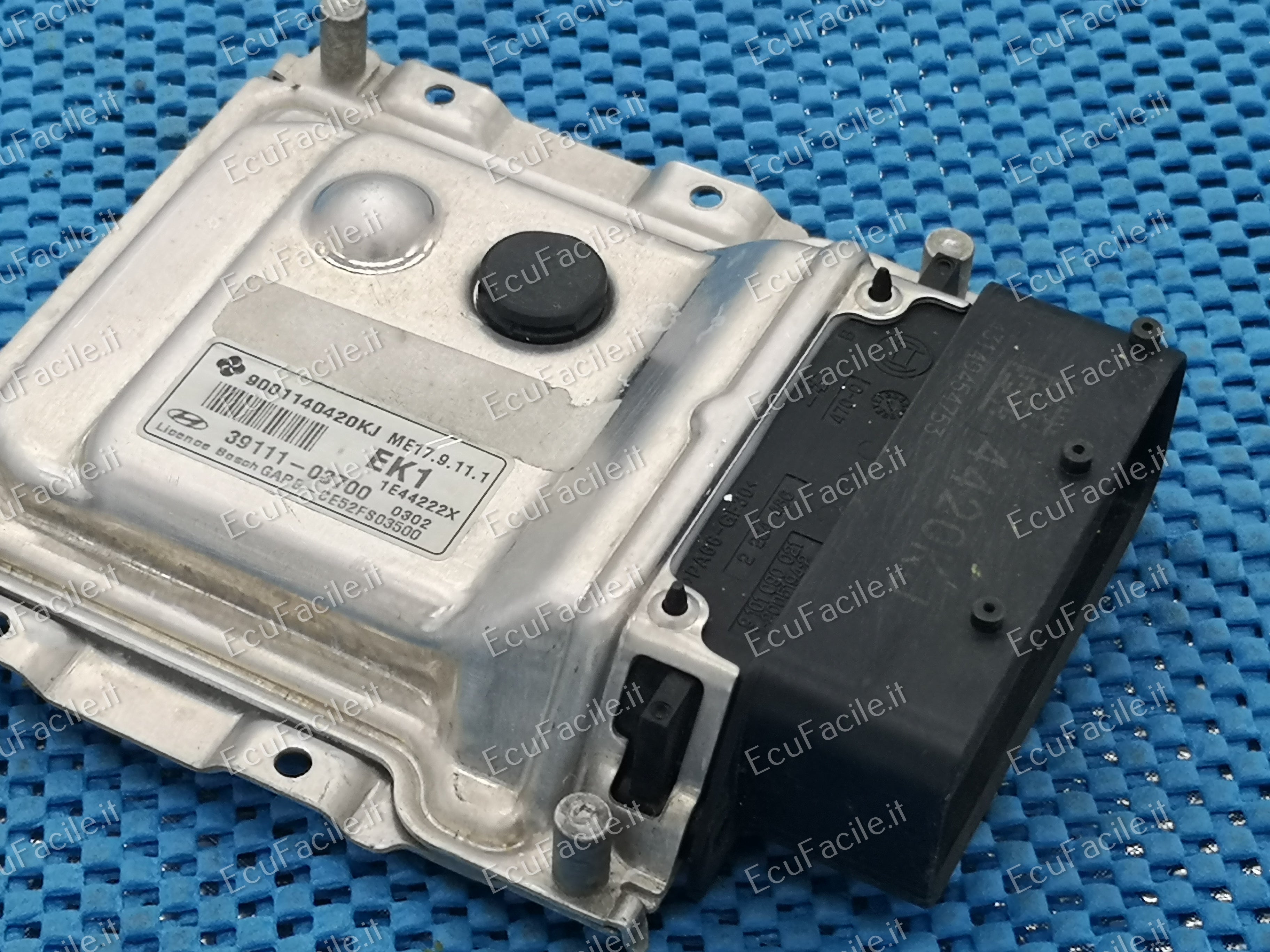 ECU HYUNDAI i20 39111-03700 3911103700 9001140420KJ ME17.9.11.1
