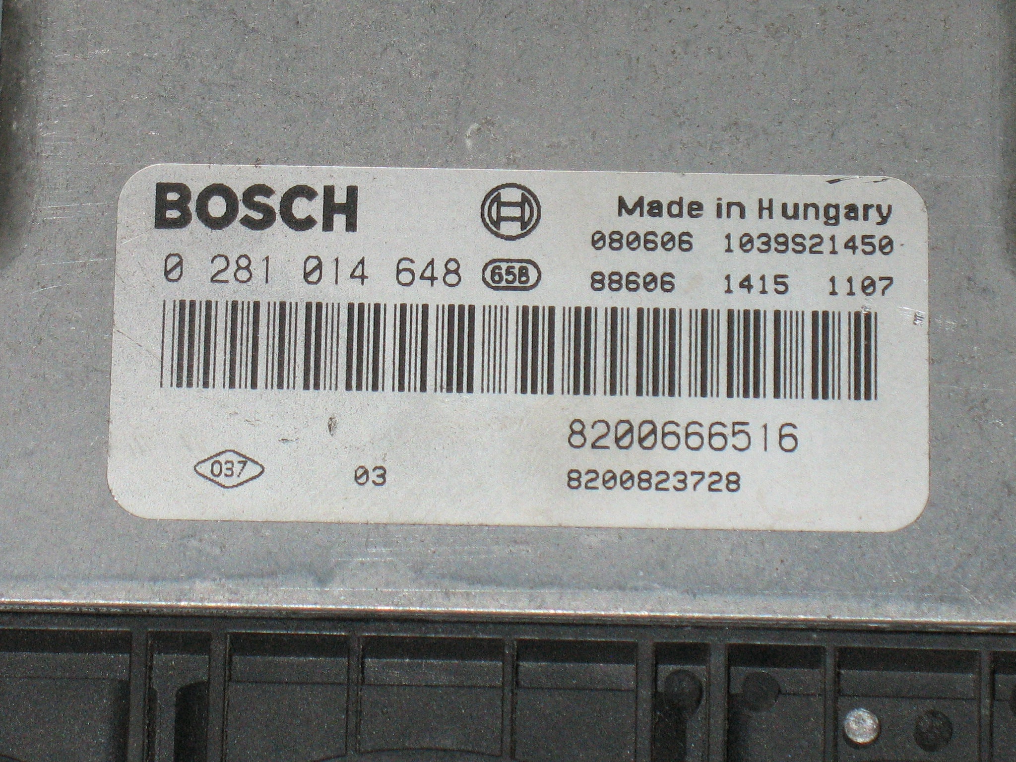 ECU VIVARO 2.0 DCI 0281014648 P8200943312 8200666516 8200823728 EDC 16CP33-6.1