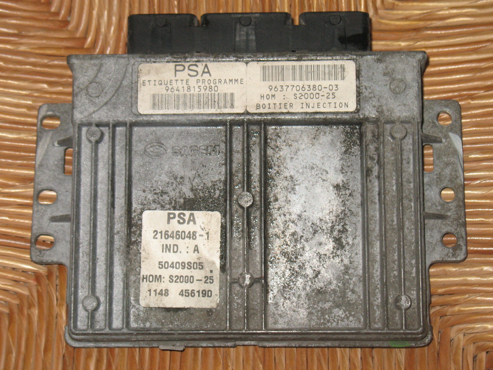 ecu MOTORE PEUGEOT 206 1.4 SAGEM 21646048-1 9641815980 9637706380-03