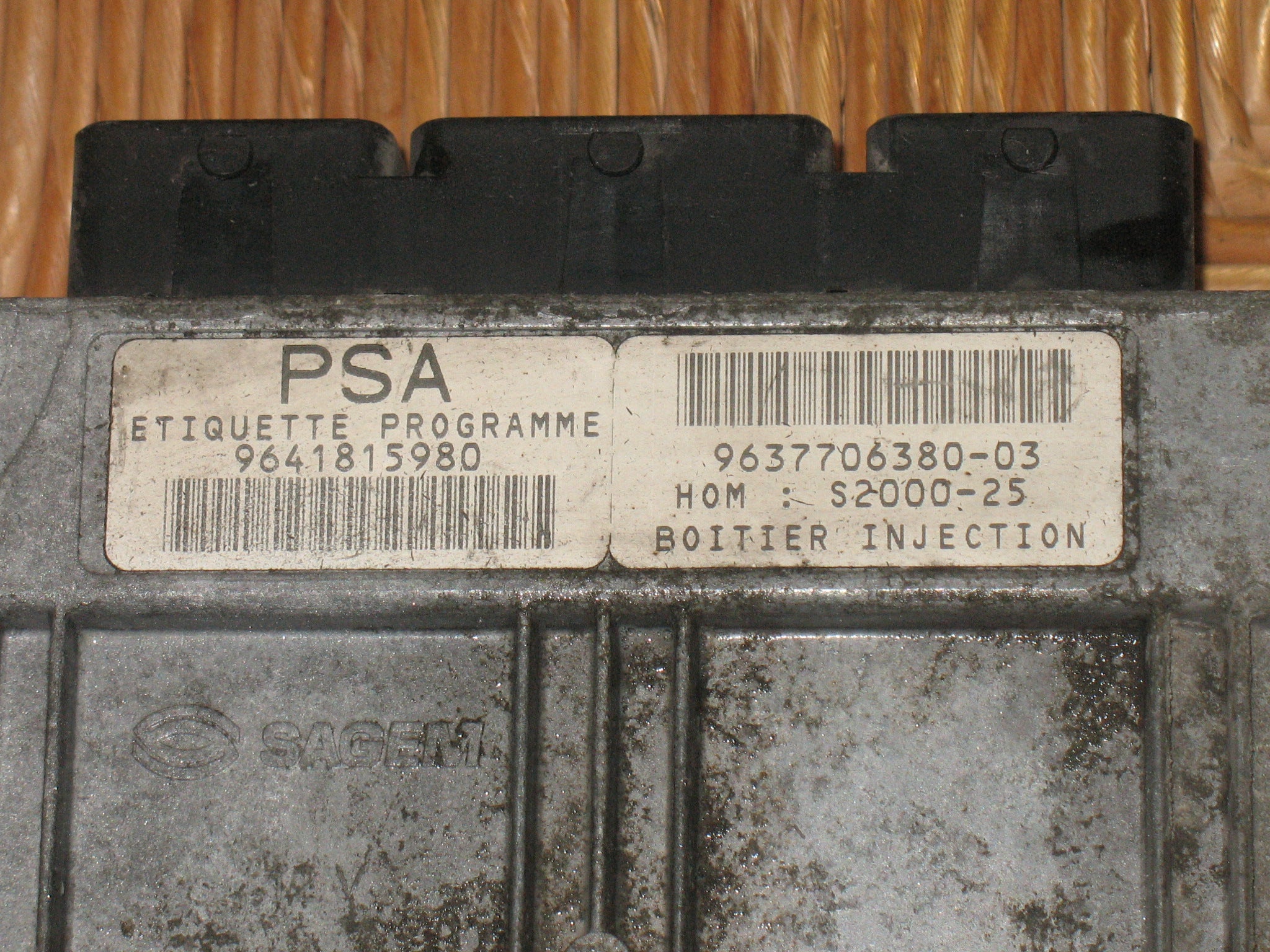 ecu MOTORE PEUGEOT 206 1.4 SAGEM 21646048-1 9641815980 9637706380-03