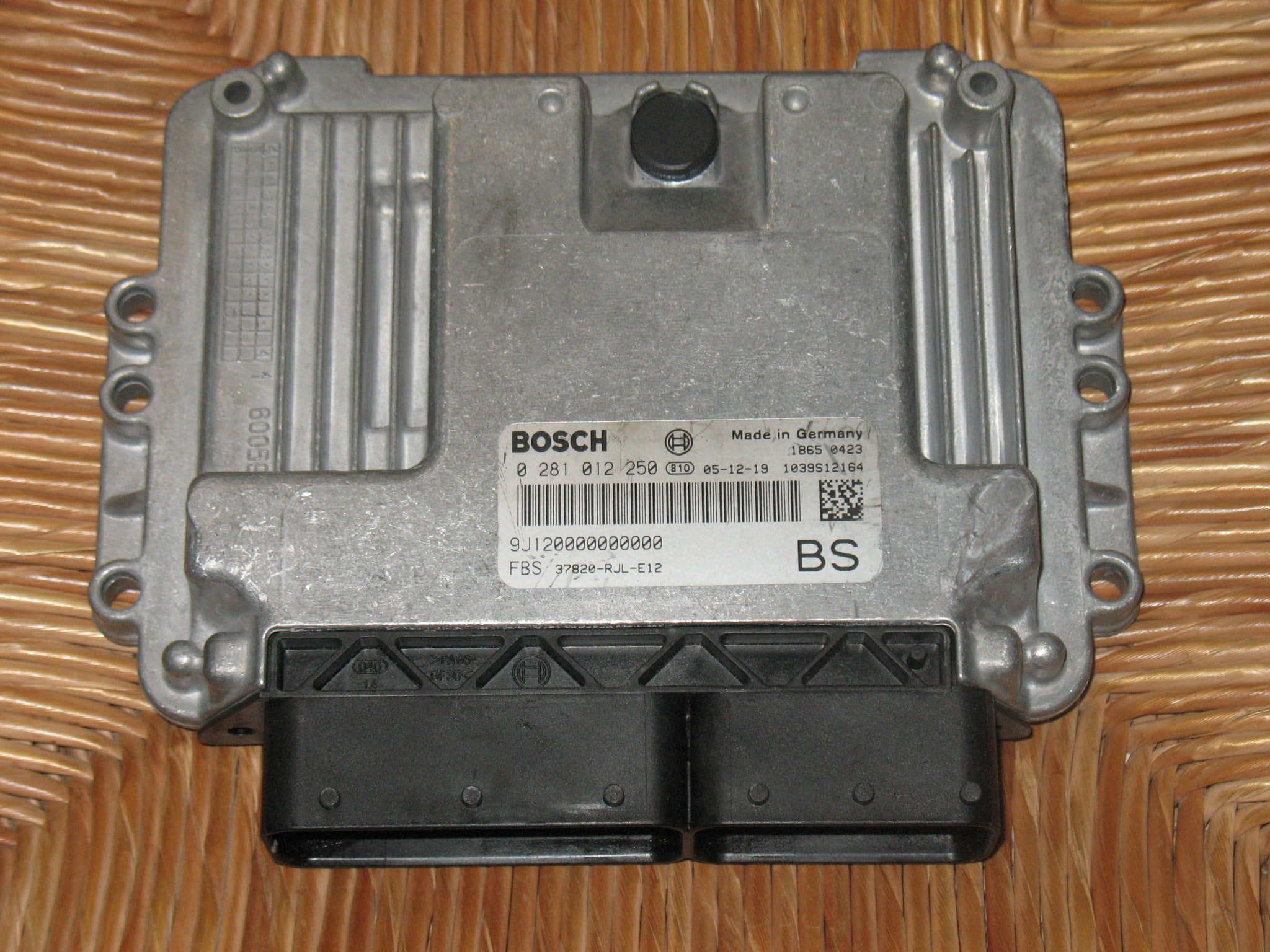 ECU HONDA FRV FR-V 2.2 BOSCH 0281012250 37820-RJL-E13 37820RJLE13 EDC 16C7-7.21