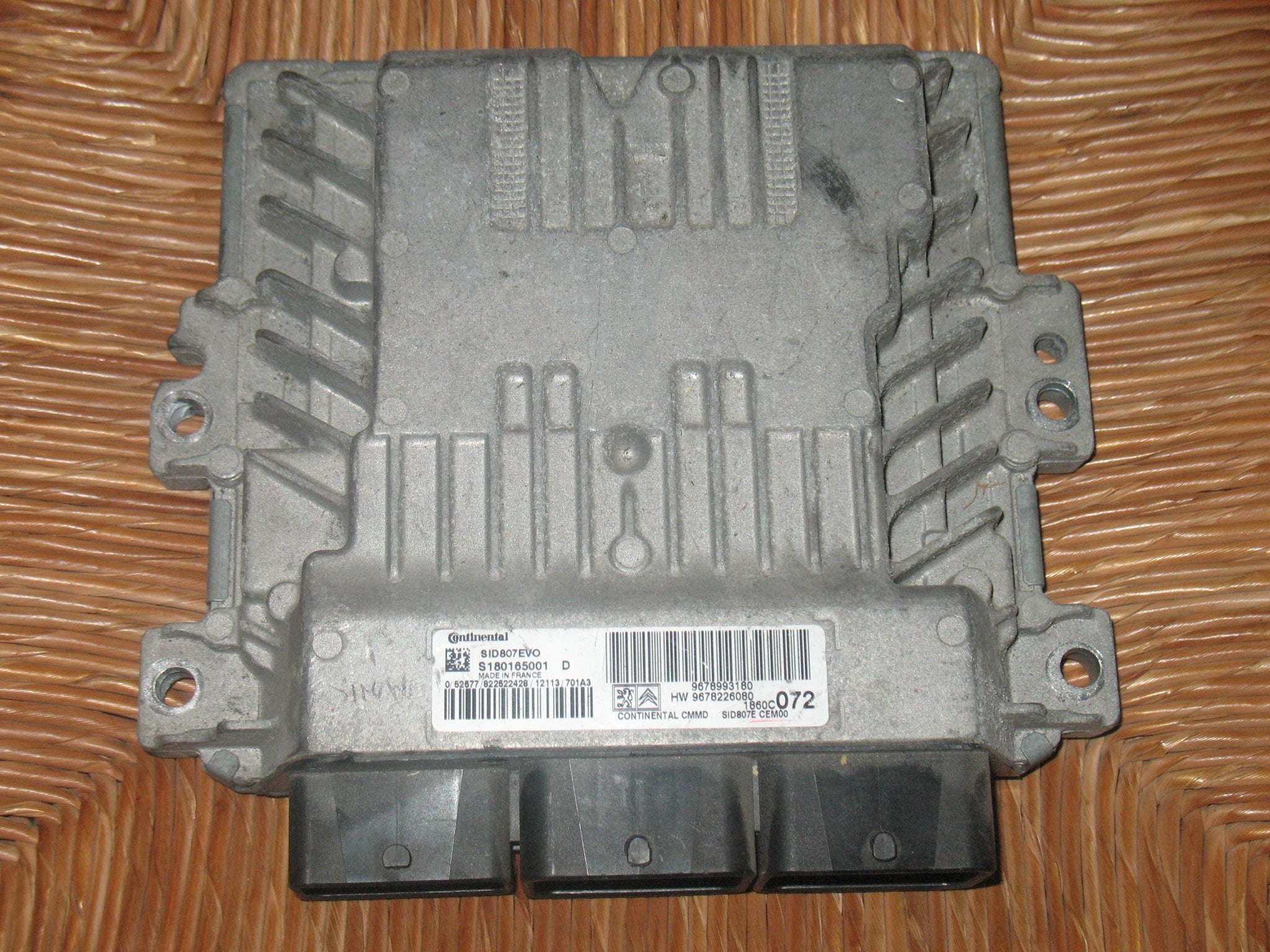 PEUGEOT CITROEN ECU S180165001D S180165001 D 9678993180 SID807EVO