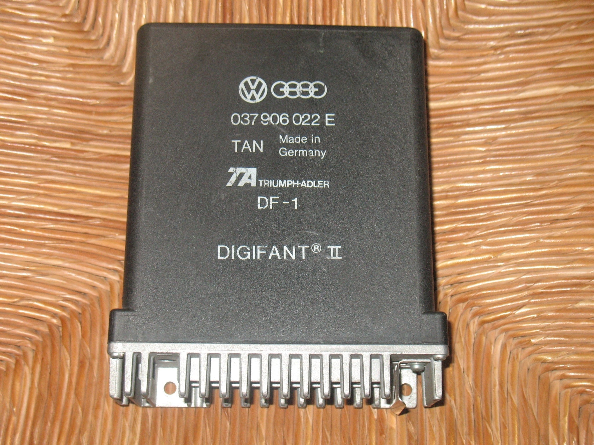 MOTOR-CONTROL VW 037906022E TAN DF-1 Digifant ® II