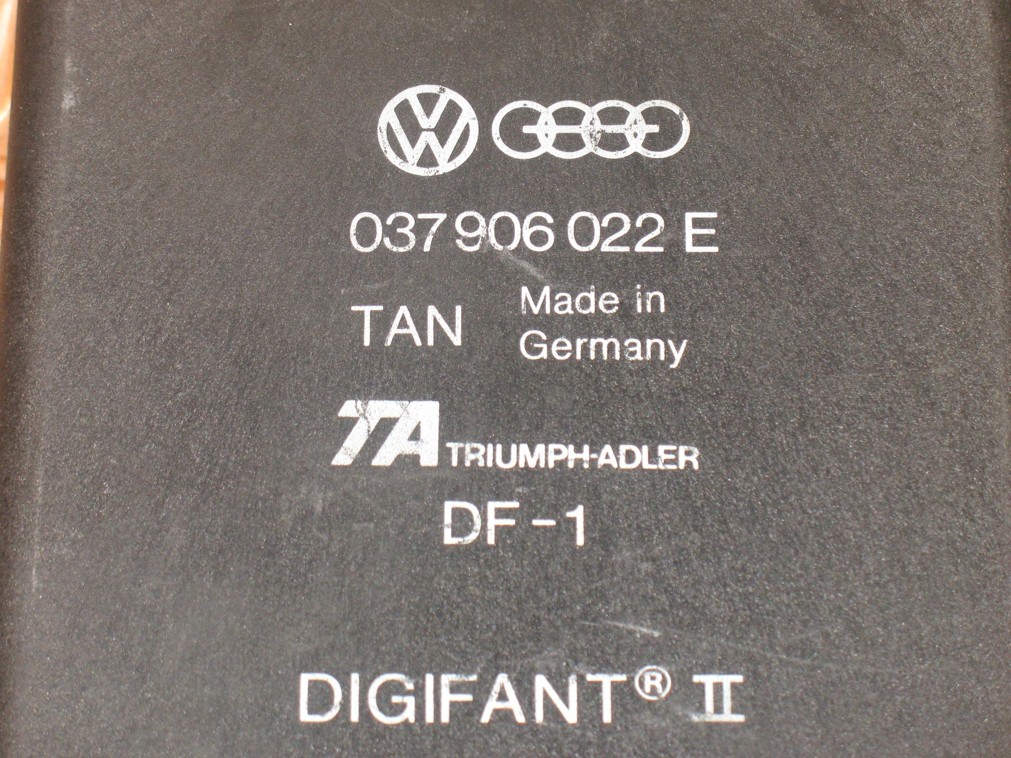 MOTOR-CONTROL VW 037906022E TAN DF-1 Digifant ® II