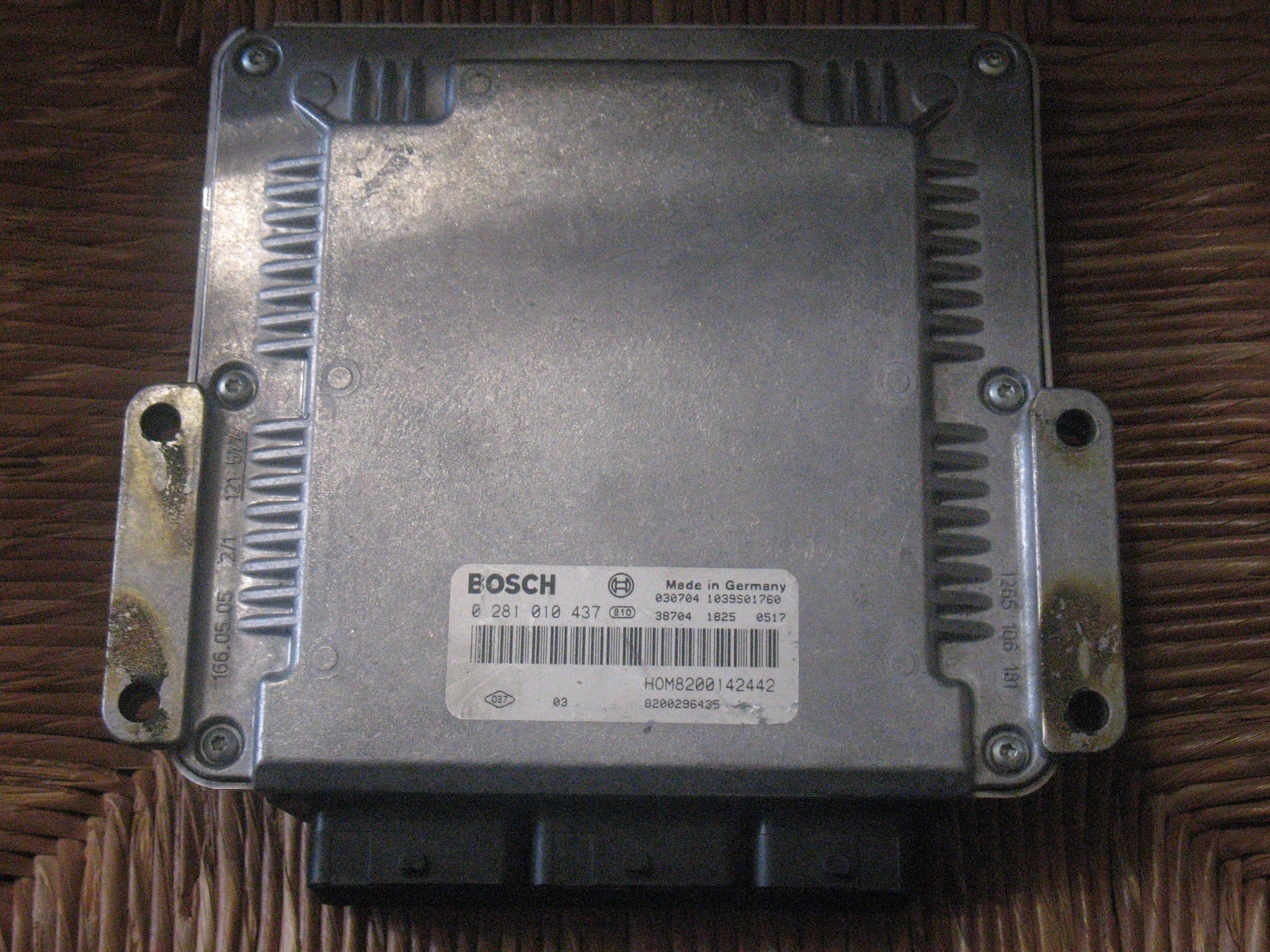 MITSUBISHI CARISMA 1.9 DID BOSCH 0281010437 8200142442