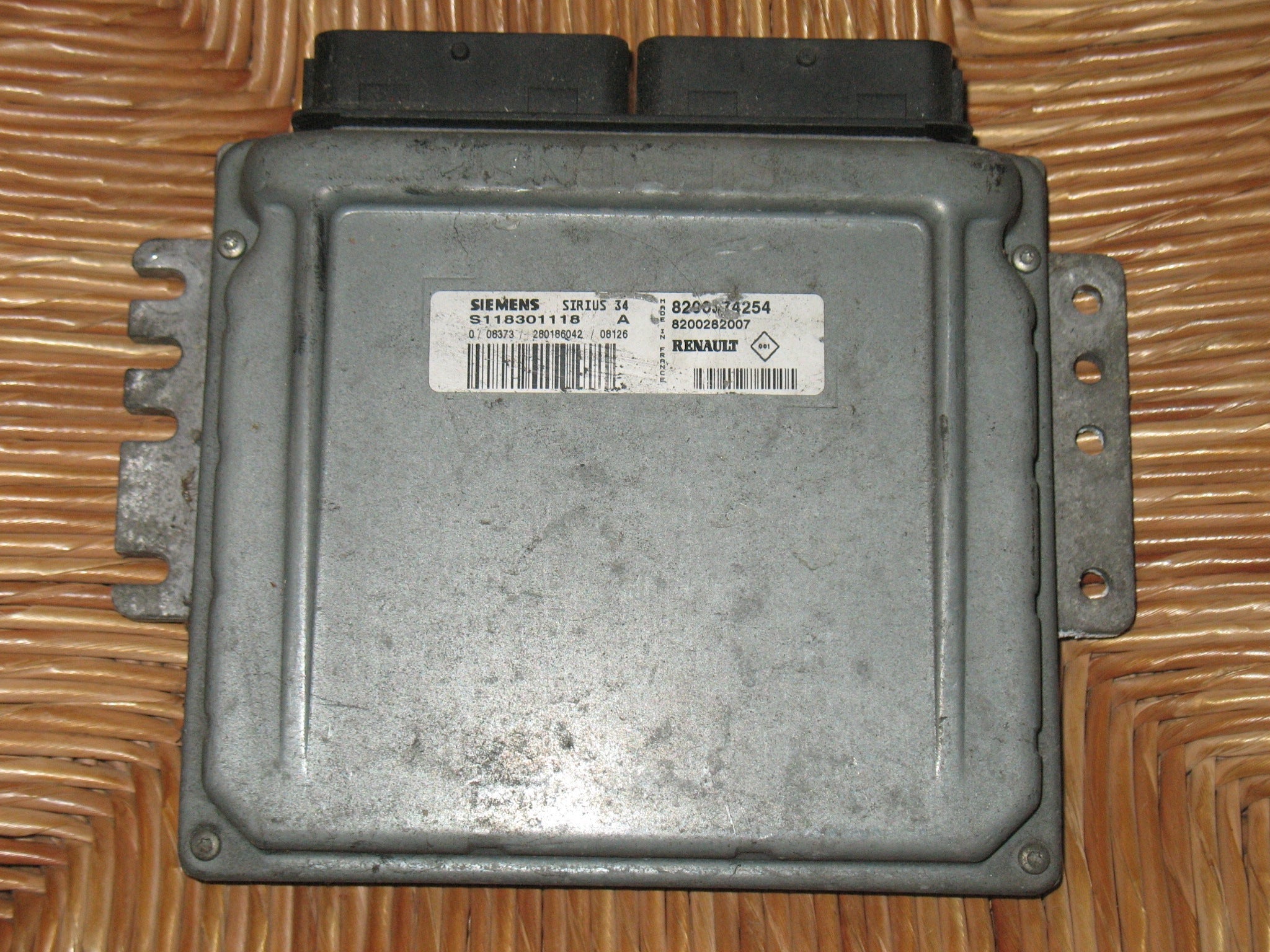 ECU Renault 1.2 SIRIUS 34 S118301118A 8200374254 8200282007