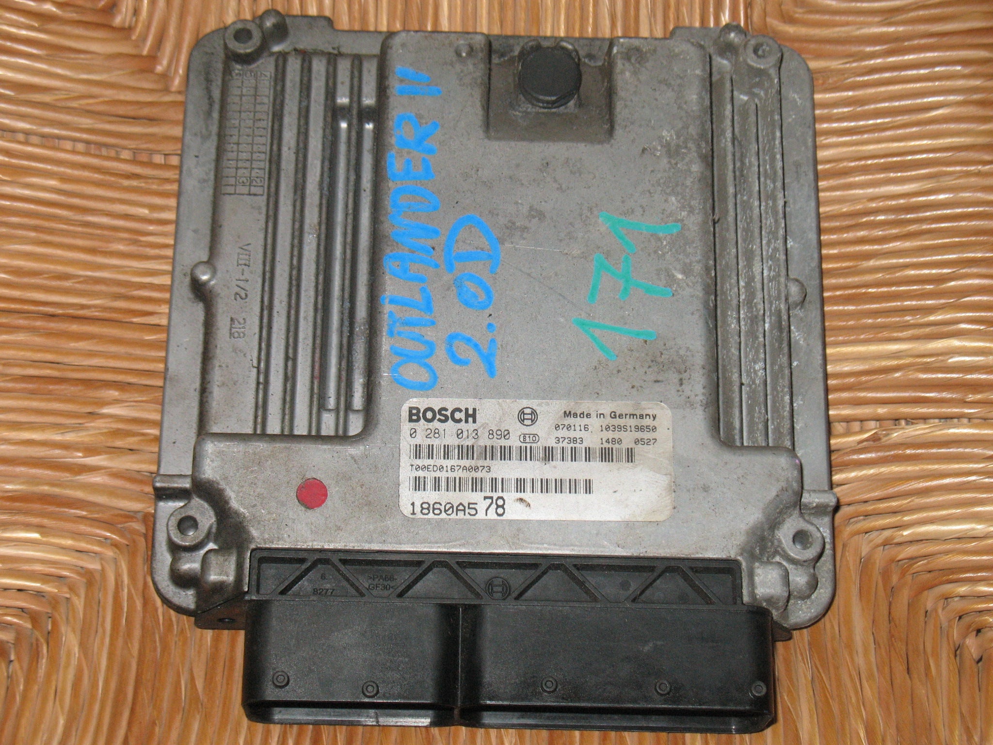 ECU CENTRALINA MOTORE Mitsubishi Outlander 2.2DID 1860A578 0281013890 EDC16U31