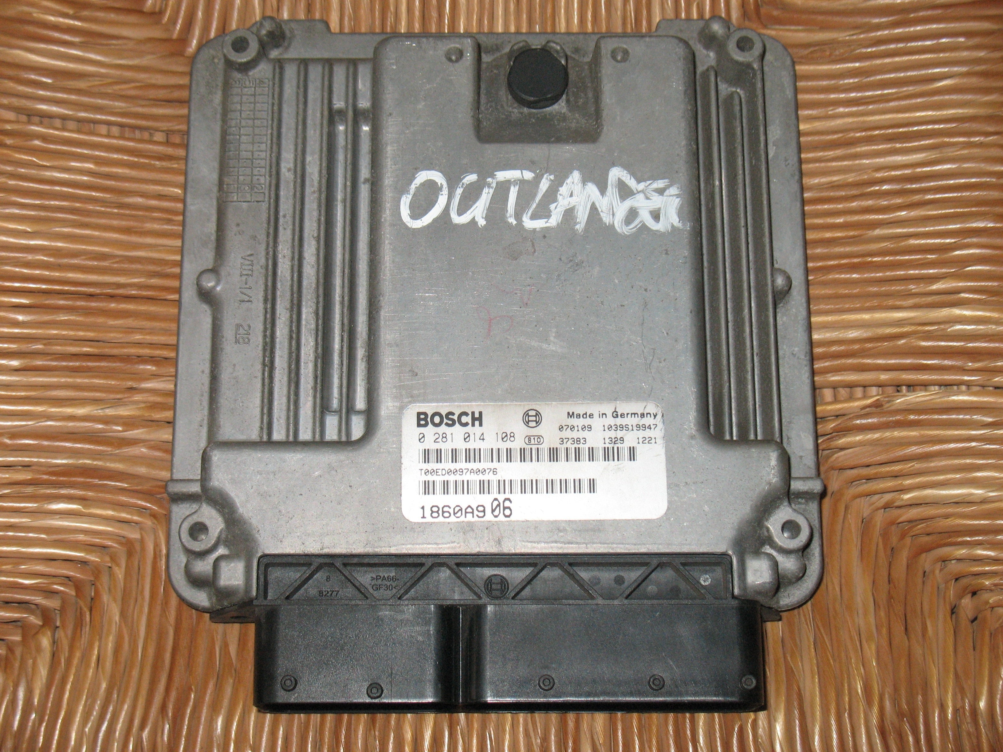 ECU MITSUBISHI OUTLANDER 2.0 DI-D EDC16U31 0281014108 1860A906