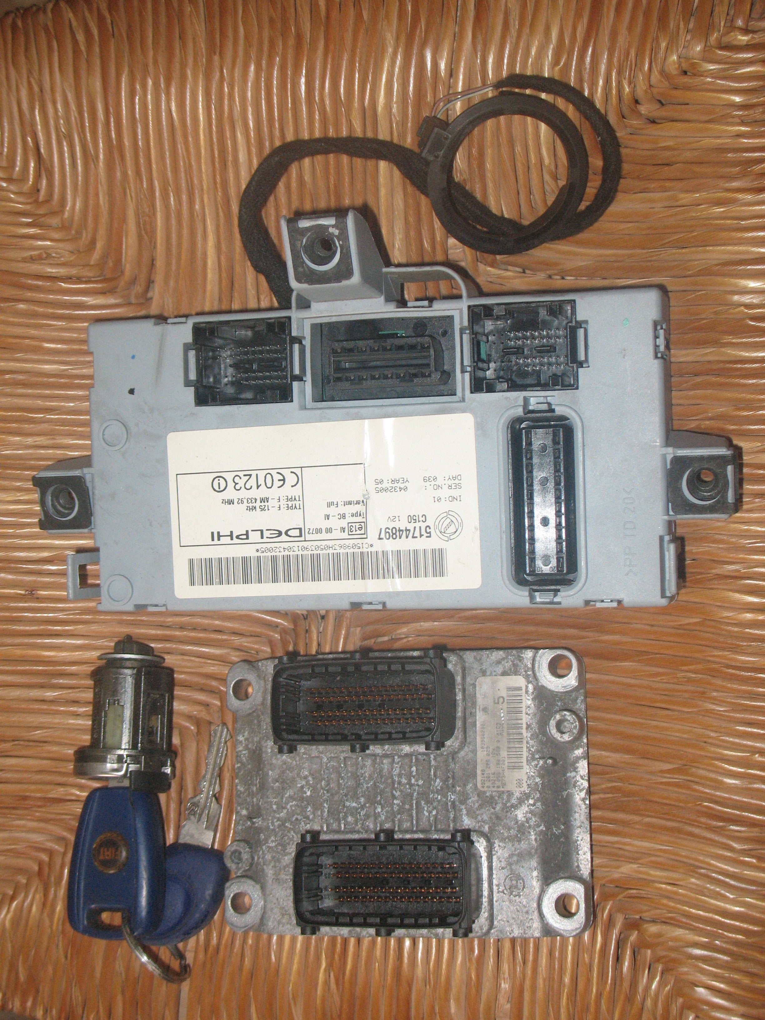 KIT CON CHIAVE ECU BOSCH 0261208029 BODY FUSIBILI FIAT PUNTO DOBLO 51744897