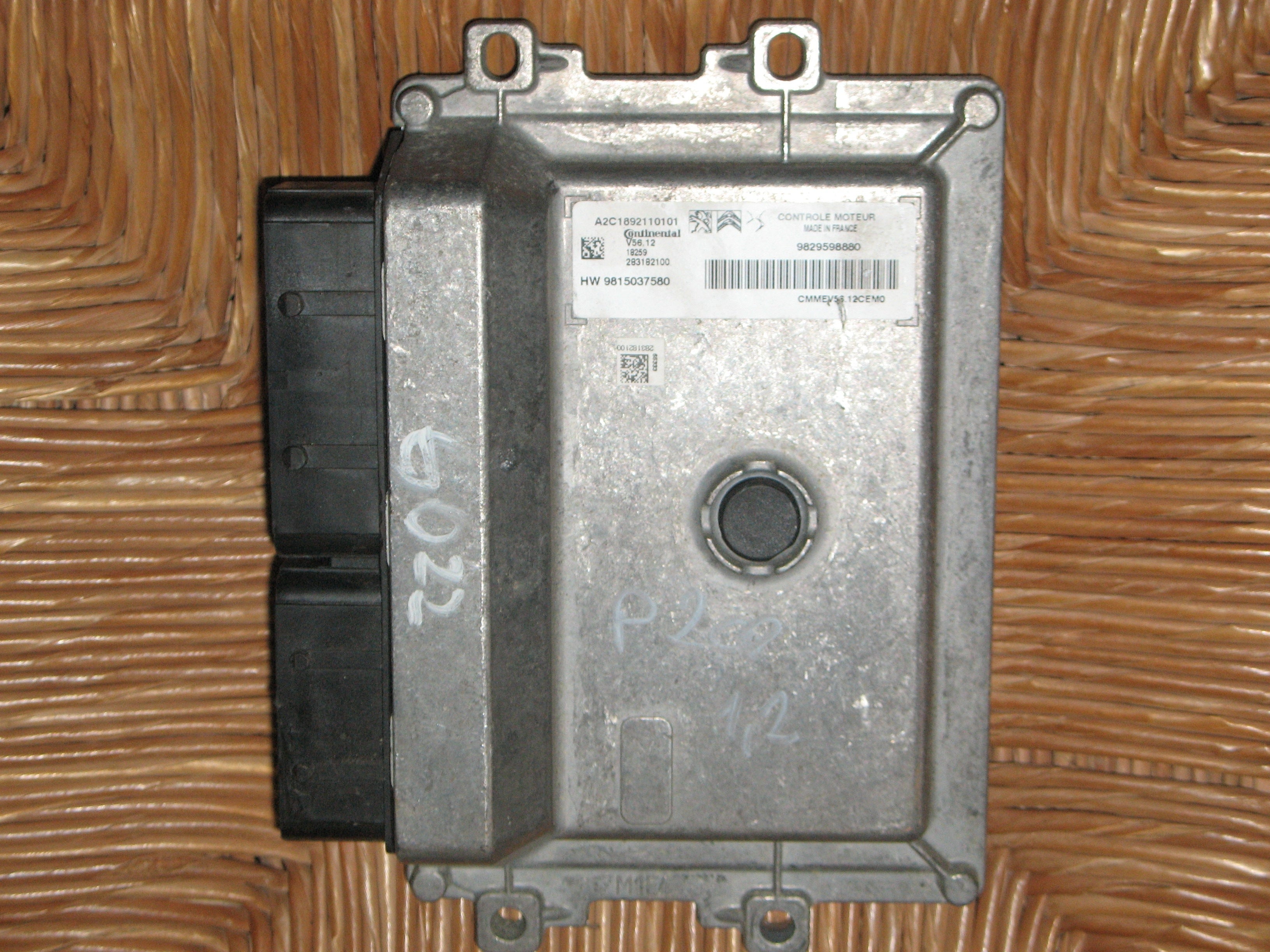 ECU CENTRALINA MOTORE PEUGEOUT 208 V56.12 A2C1892110101 9829598880 NUMERO HW 9815037580 HW9815037580