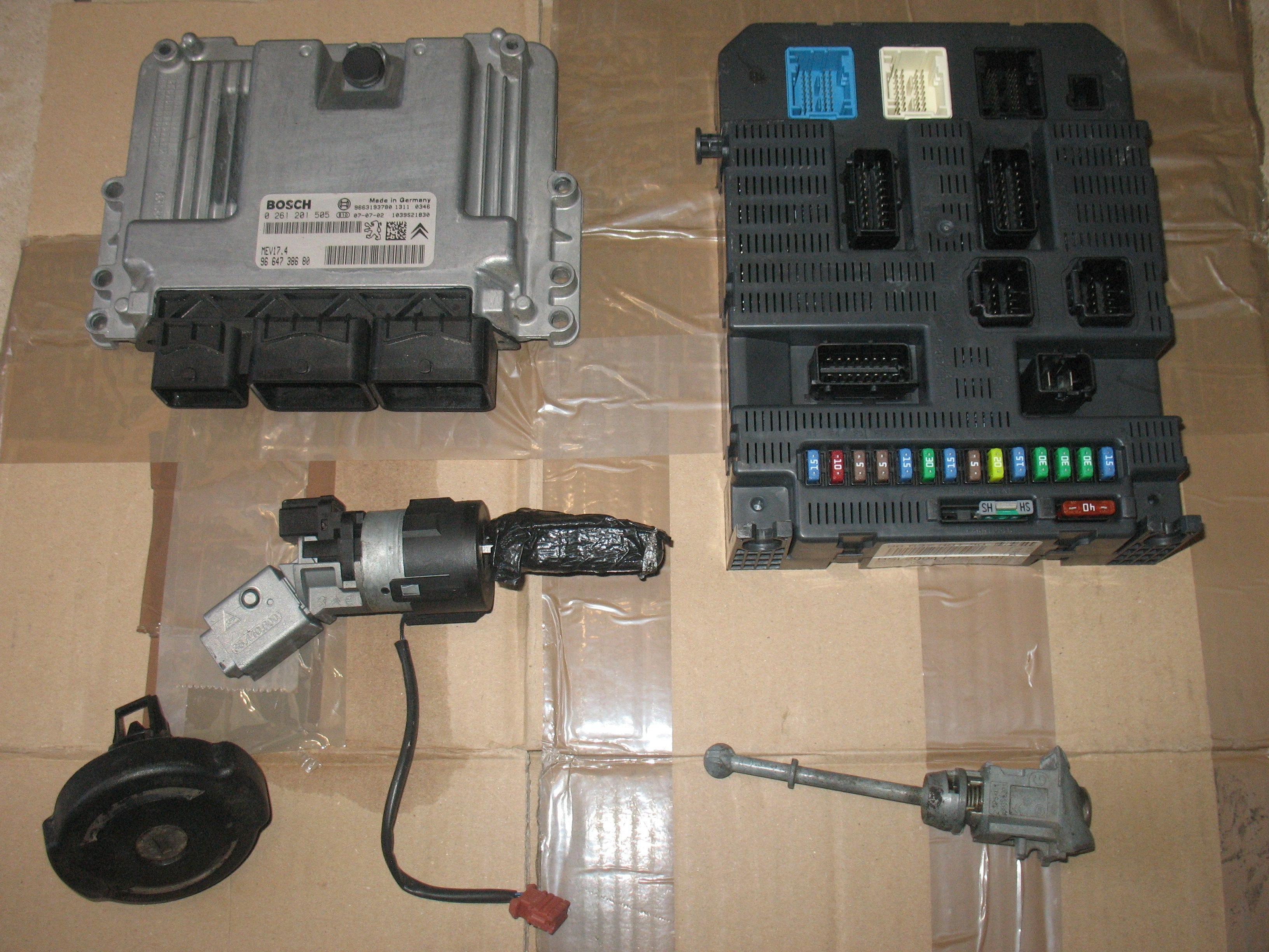 Kit PEUGEOT 308 1.6 VTI Bsi 9663798180 9664738680 ecu centralina motore Bosch 0261201505