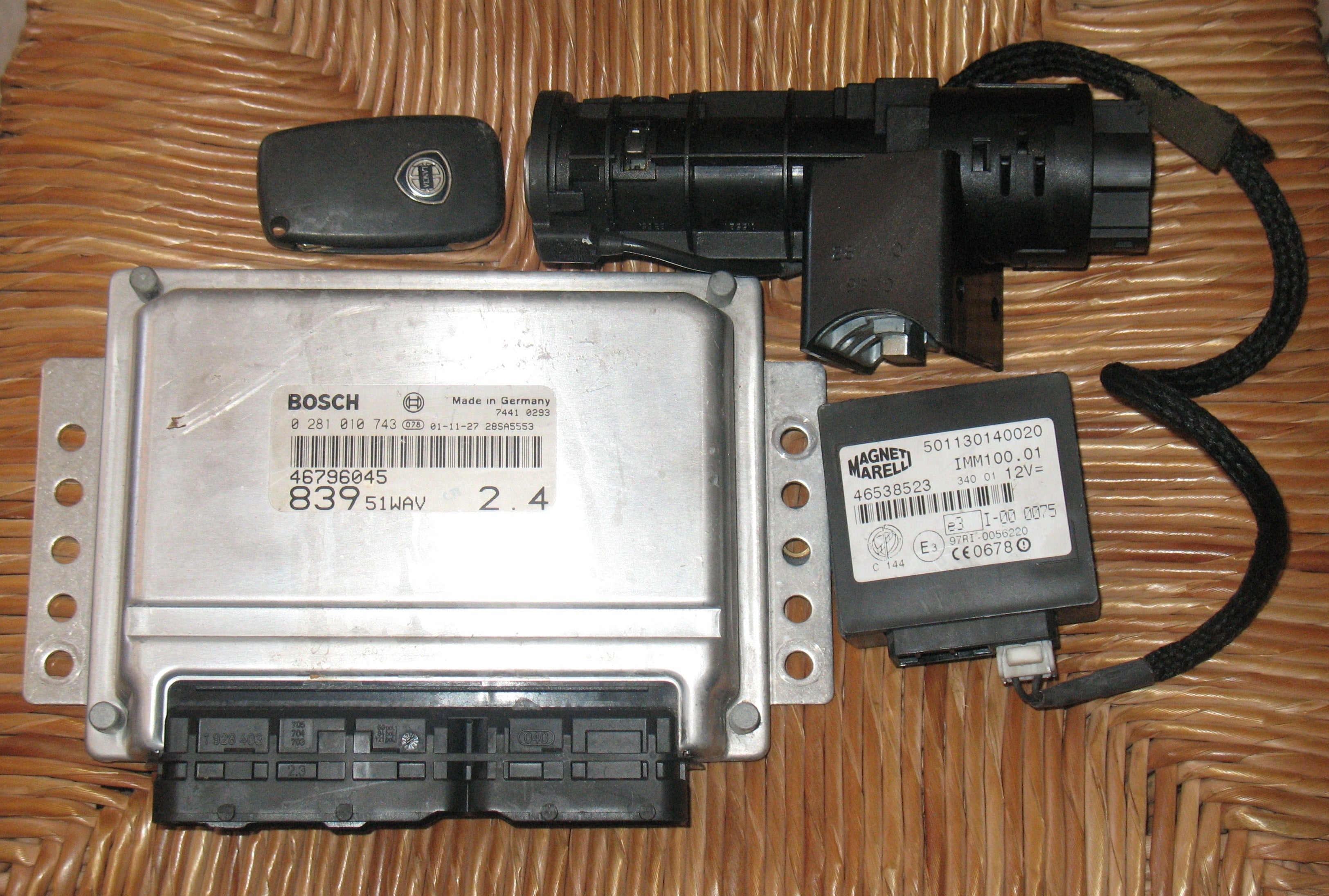 KIT CENTRALINA MOTORE Lancia Lybra 2.4 Jtd 0281010743 CENTRALINA IMMOBILIZER FIAT 46538523 con blocchetto chiave