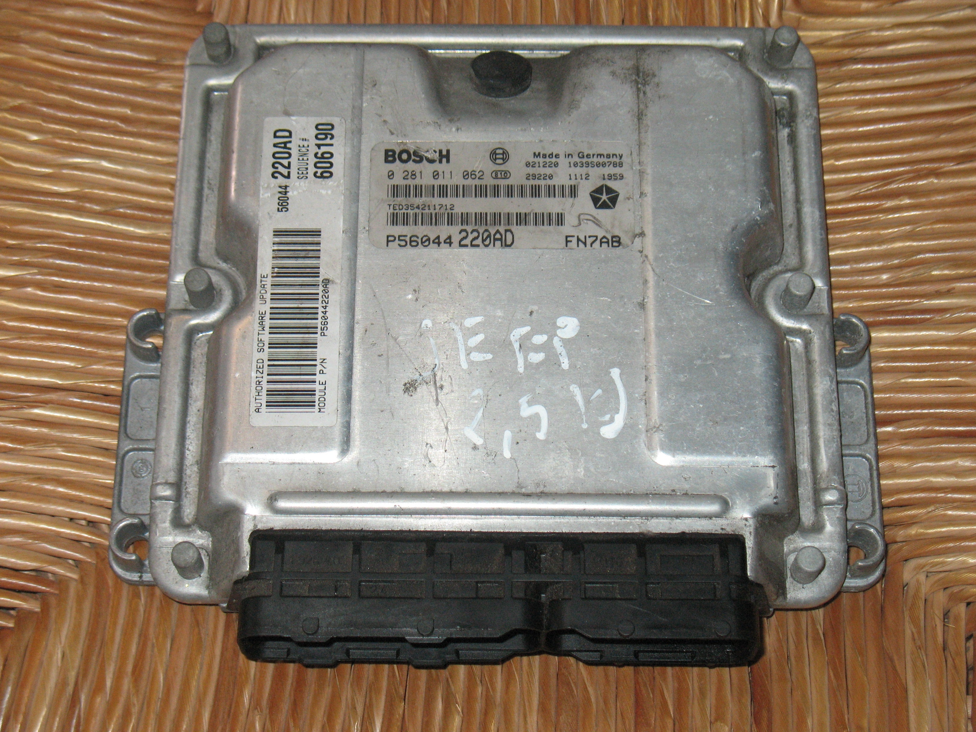Ecu jeep cherokee bosch 0281011062 P56044220AD FN7AB EDC15C5-7.18