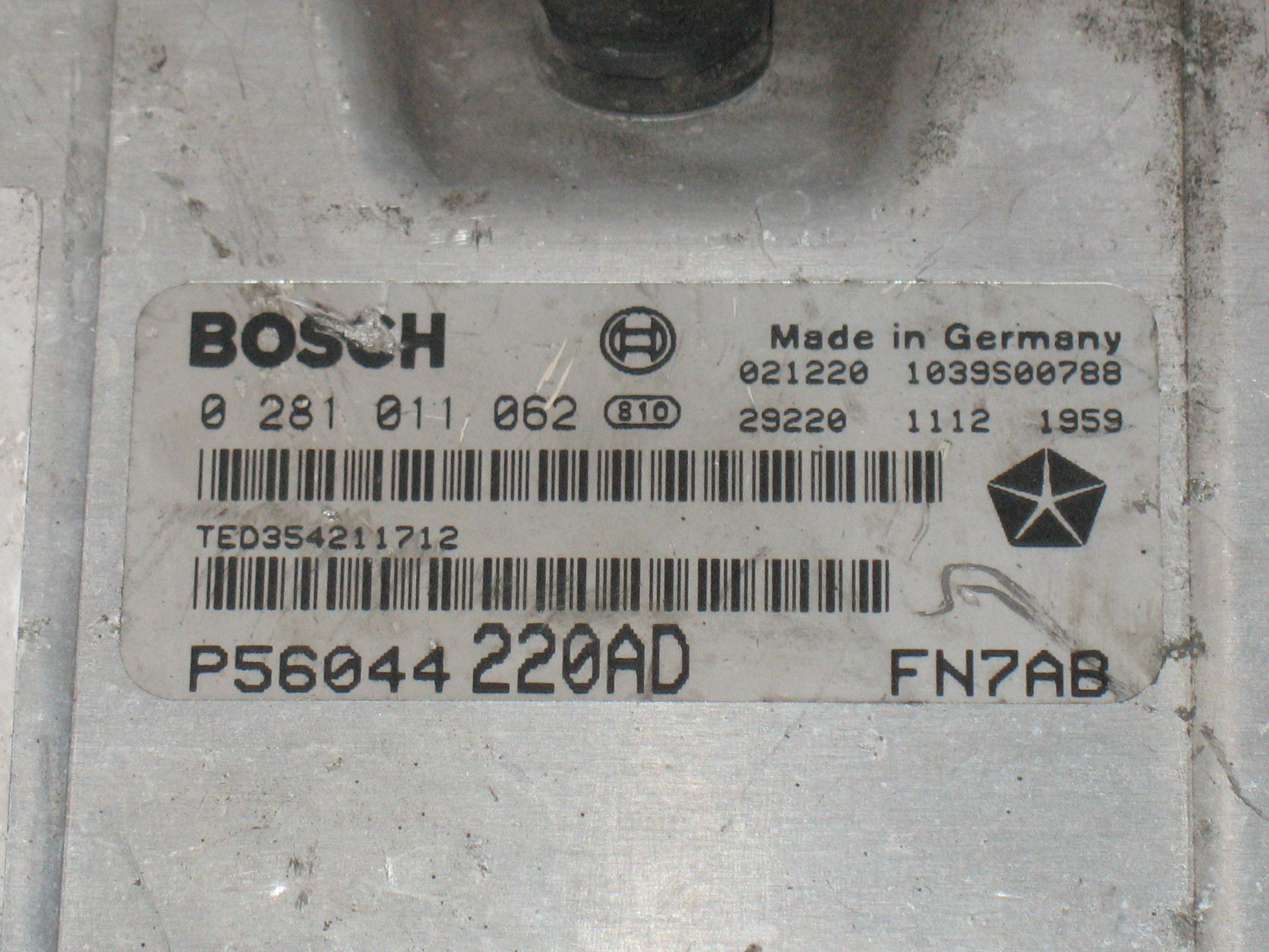 Ecu jeep cherokee bosch 0281011062 P56044220AD FN7AB EDC15C5-7.18