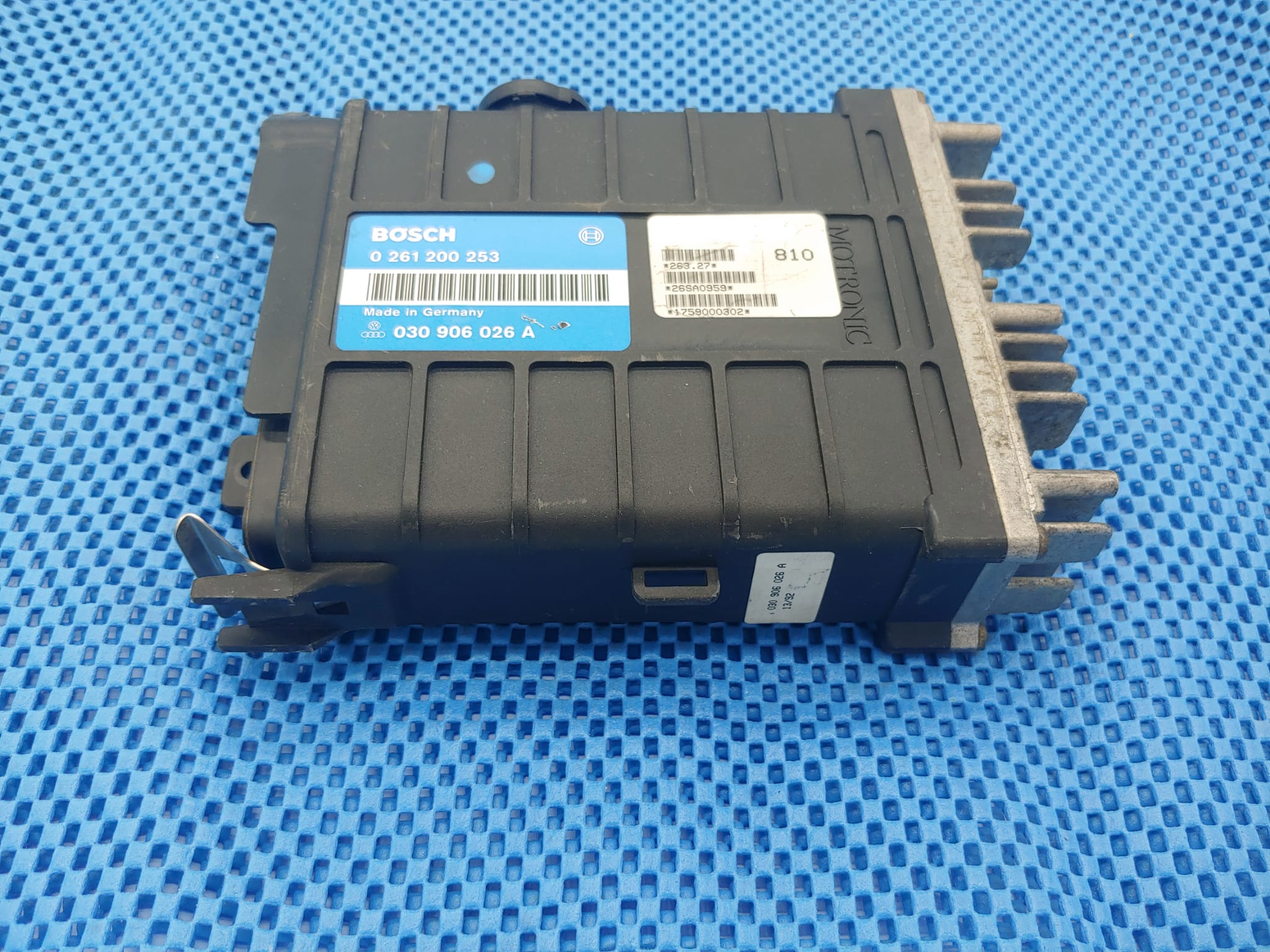 Volkswagen POLO 1.0 1990-91 ECU BOSCH 0261200253 - 0309 06026A