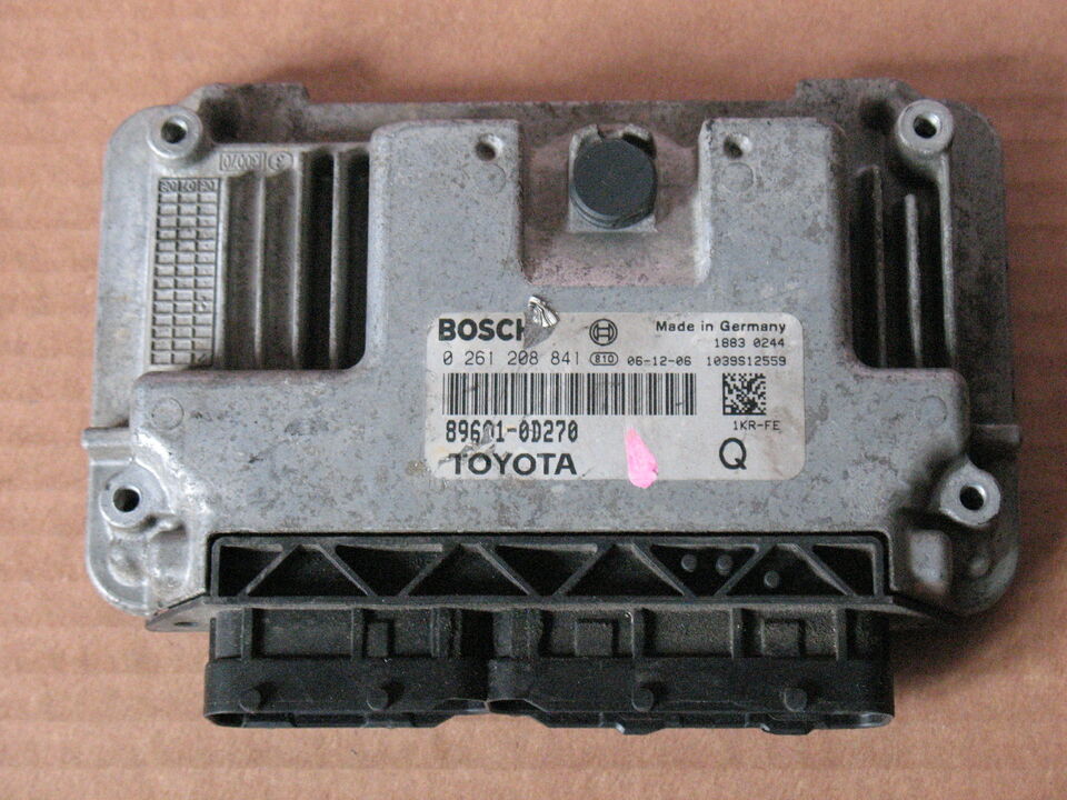 ECU TOYOTA YARIS ME7 9.51 0261208841 89661-0D270 896610D270
