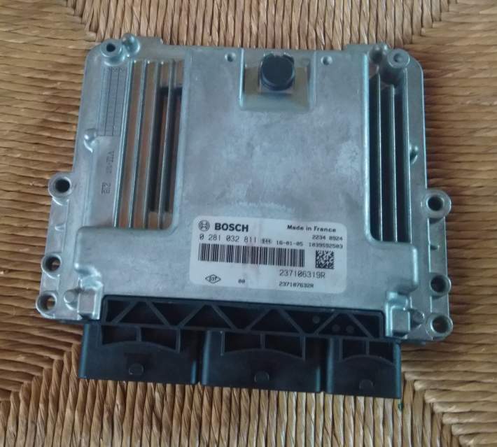 ECU CLIO DACIA 0281032811 237106319R 237107632R EDC 17C84-3.2