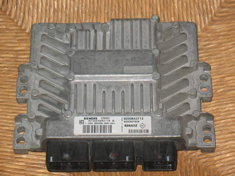 ECU RENAULT1.5 DCI S122326114A SID301 8200843713 8200807626