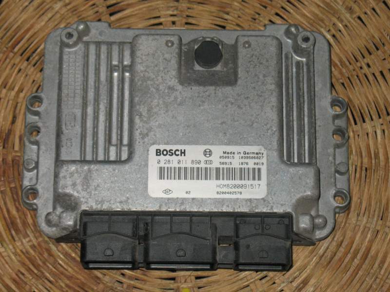 ECU Renault TRAFFIC BOSCH 0281011890 HOM8200091517 8200402578