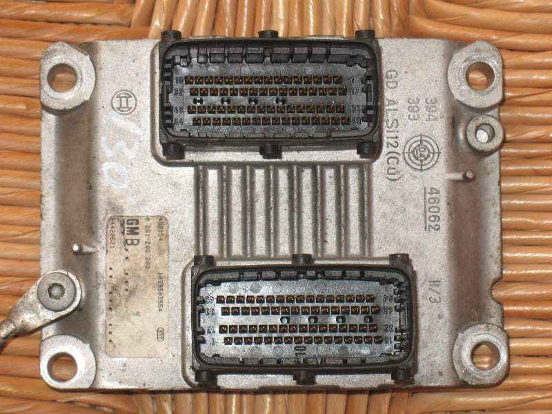 ECU ECM CORSA C 0261208209 24420621 Z10XEP Z12XEP ME7.6.1