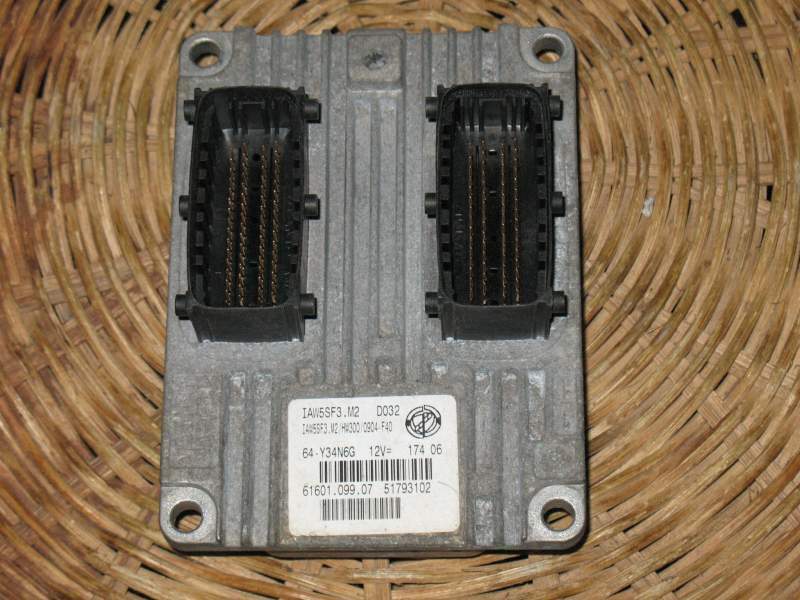 Fiat Punto GRANDE 1.4 8v ECU 51793102 IAW 5SF3.M2 IAW 5SF3