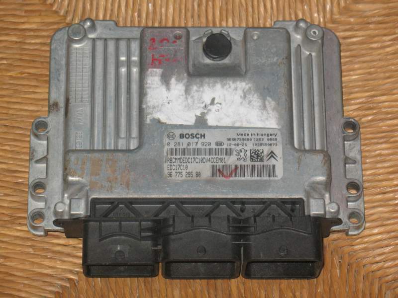 ECU PEUGEOT 208 9677529580 BOSCH 0281017920 EDC17C10