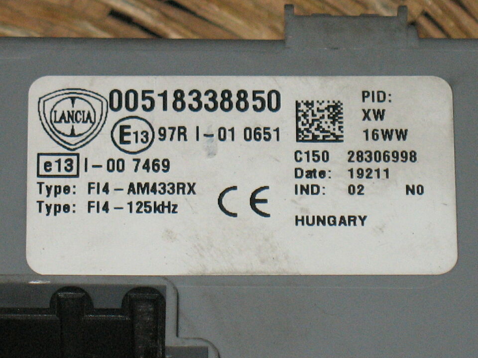 Lancia ypsilon body 00518338850 ecu FUSIBILI 518338850 BLU