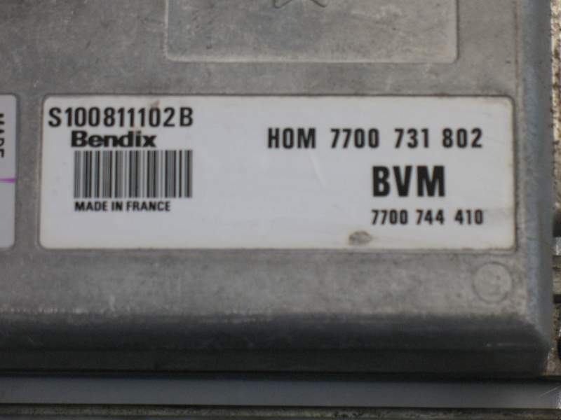 ECU / ECM BENDIX S100811102C RENAULT HOM 7700731802 BVM 7700744410 S10