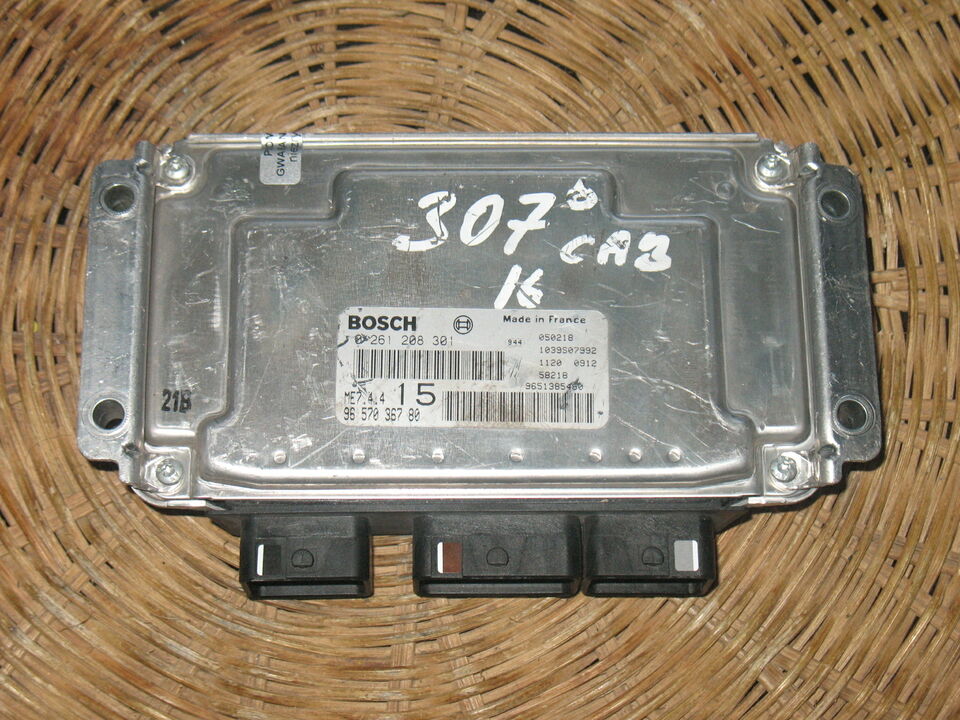 ECU Peugeot 307 1.6B. BOSCH 0261208301 9657036780 ME7 4.4 15