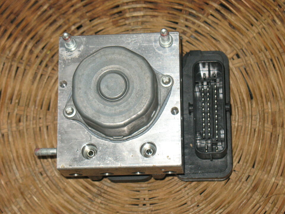 ABS Suzuki Celerio 5611084MA 15022820150 BOSCH 0265956201