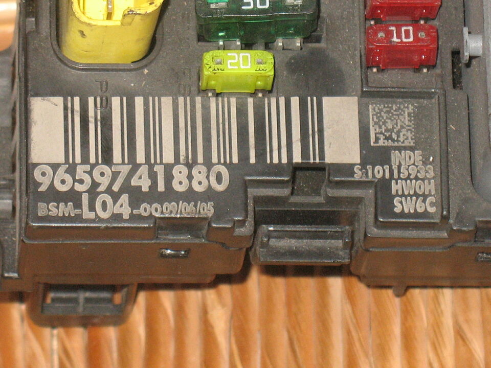 ECU Peugeot 307 2004 1.6 Auto Fuse Box 9659741880 BSM L04
